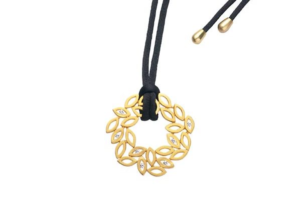 yellow gold 18K pendant with diamonds