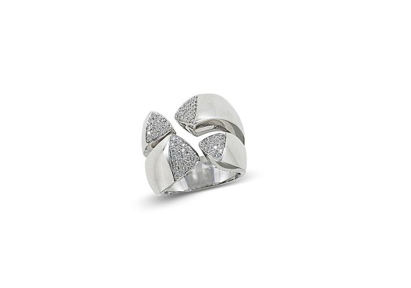 white gold 18K ring with diamonds