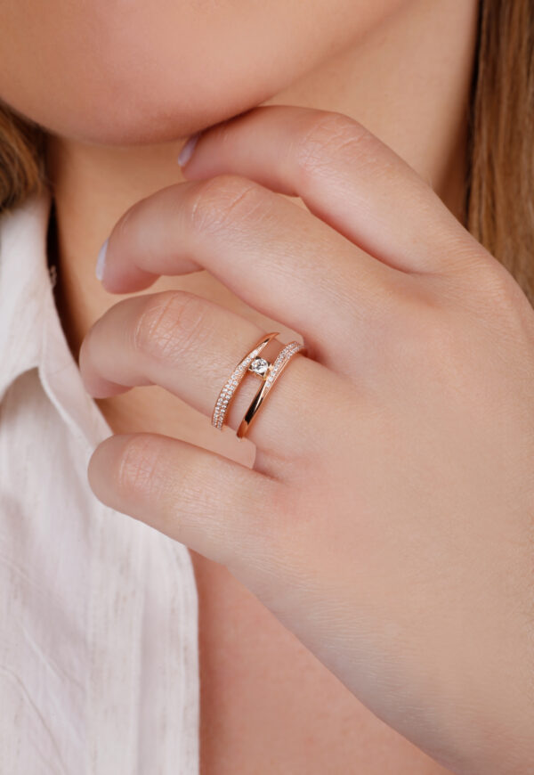 rose gold 18K ring with diamonds