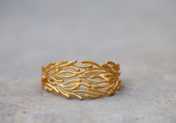 gold 18K bracelet with diamonds